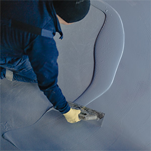 Using hand tools t o install an epoxy floor